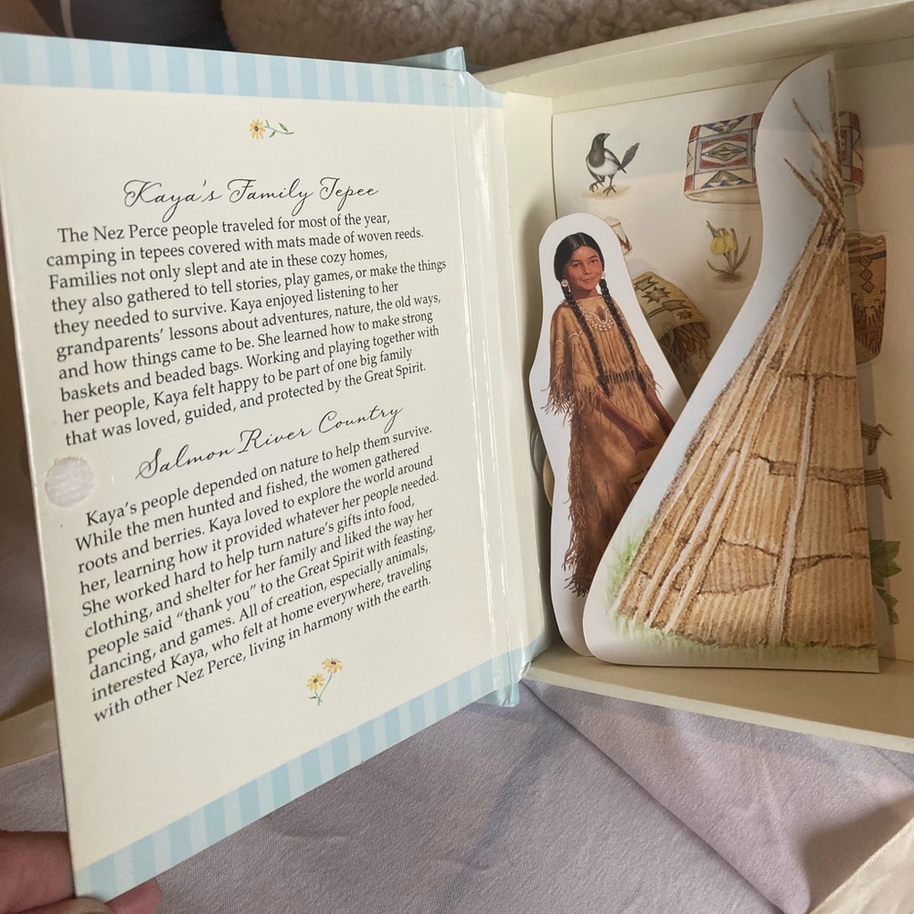 Hallmark American Girls Collection Kaya Book - Picture 4 of 8